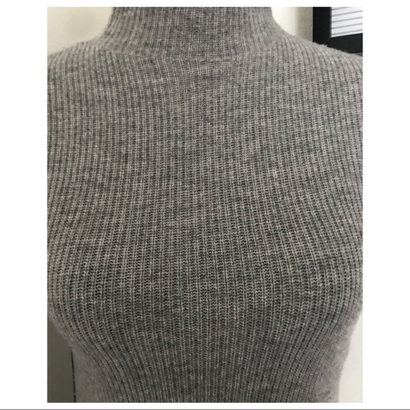 ALICE + OLIVIA SWEATER MIDI DRESS - Picture 3 of 8